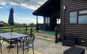 Rew Farm Country & Equestrian Accommodation - Sunrise Lodge
